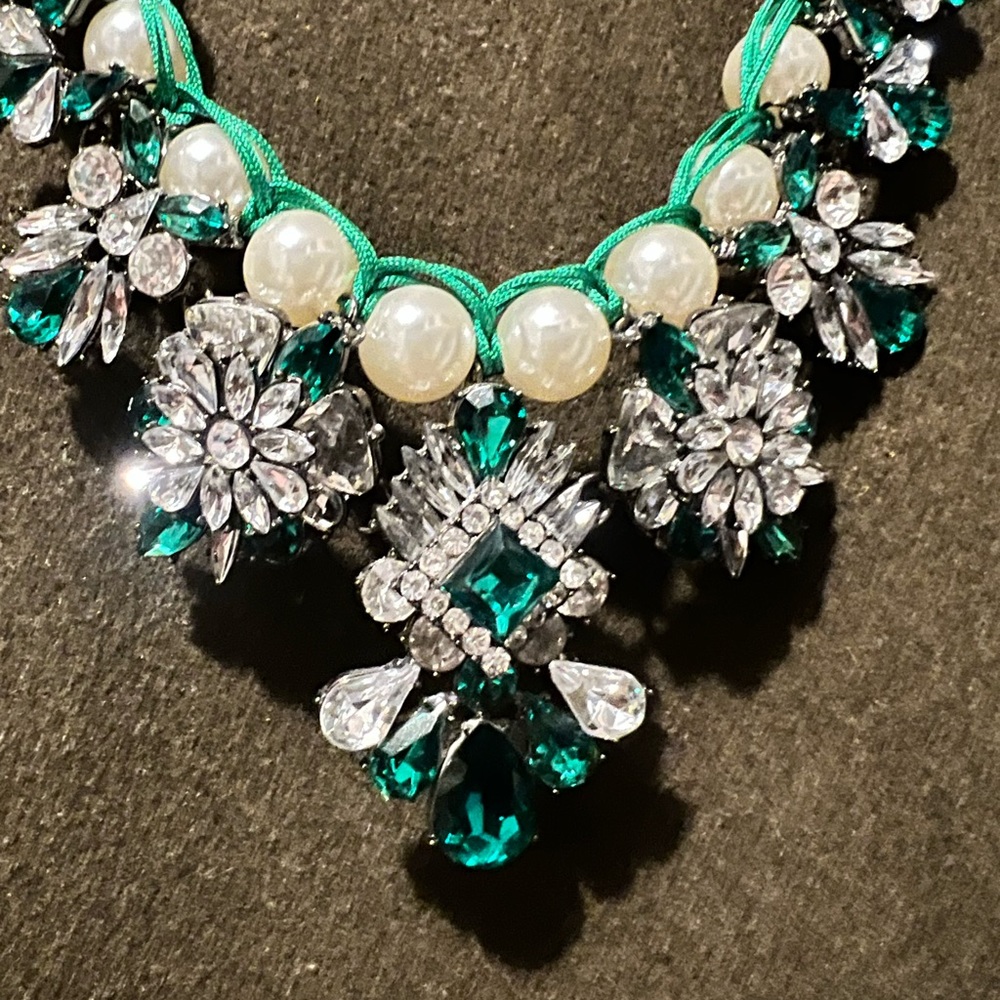 Emerald Green Statement Necklace Like New - image 3